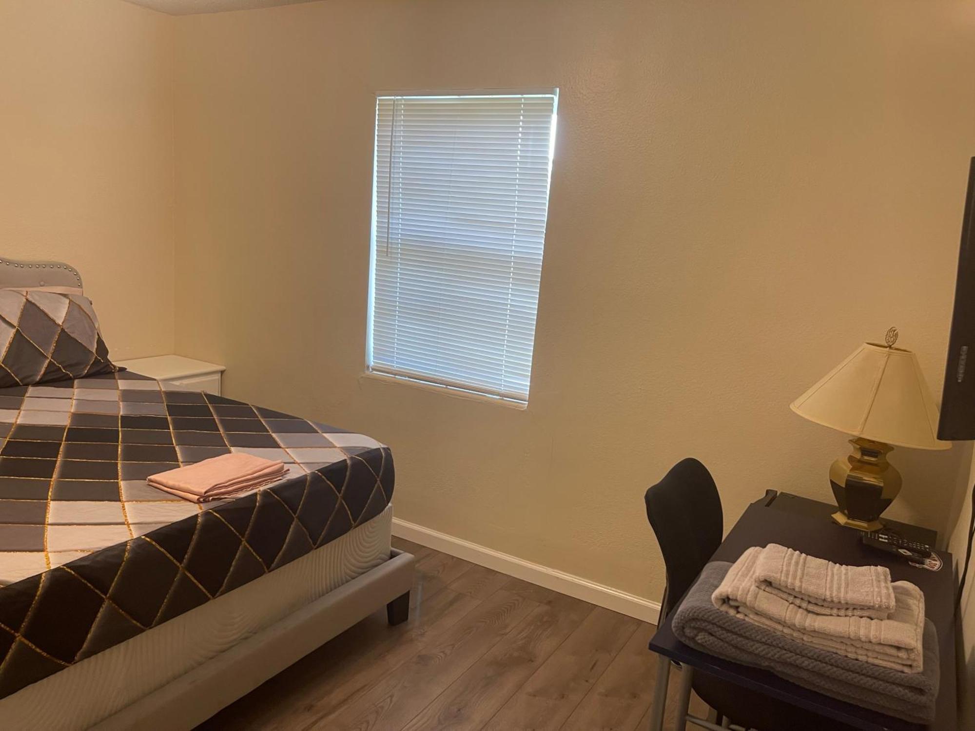 Private Queen Bedroom C Shared Common Spaces フォート・ピアス エクステリア 写真